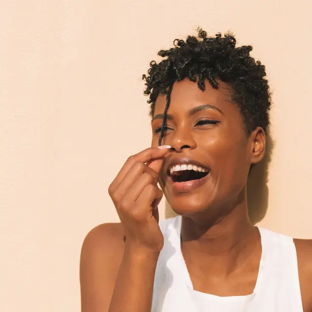 Atelier d'éducation capillaire avec démonstration de soins pour cheveux texturés